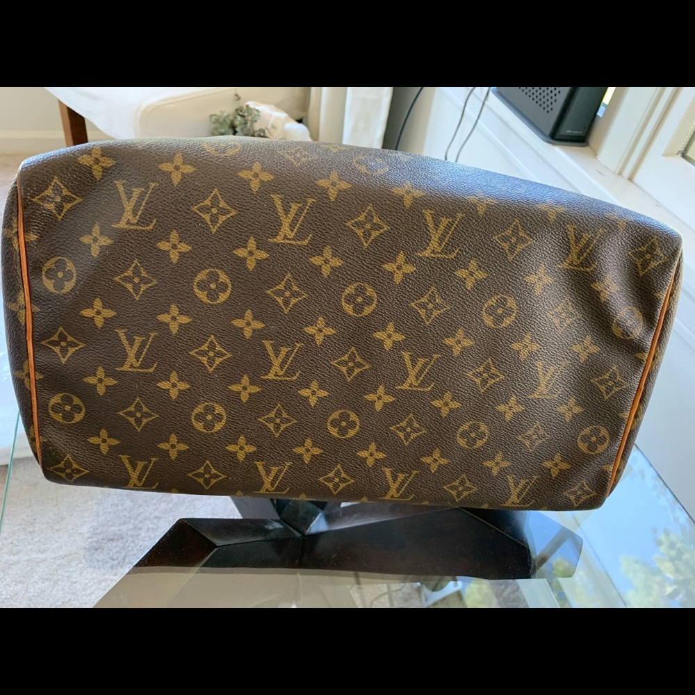 SOLD Speedy 35 - 13.8(L) x 9.1(H) x 7.1(W)